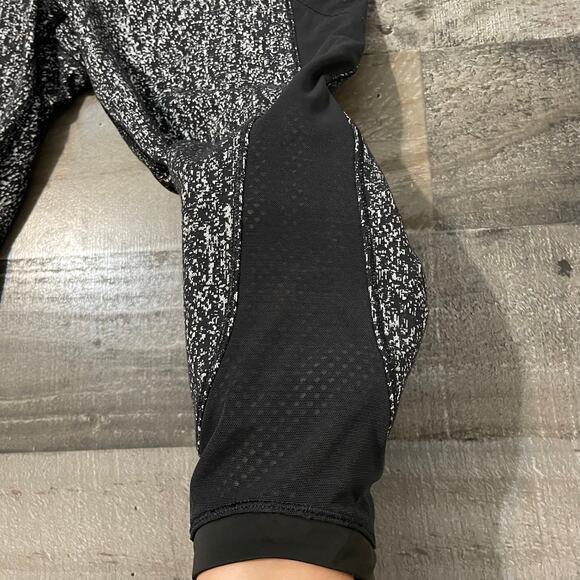 Lululemon Athletica Fit Physique Crop Leggings Jacquard approx 12 Black White - Picture 11 of 14